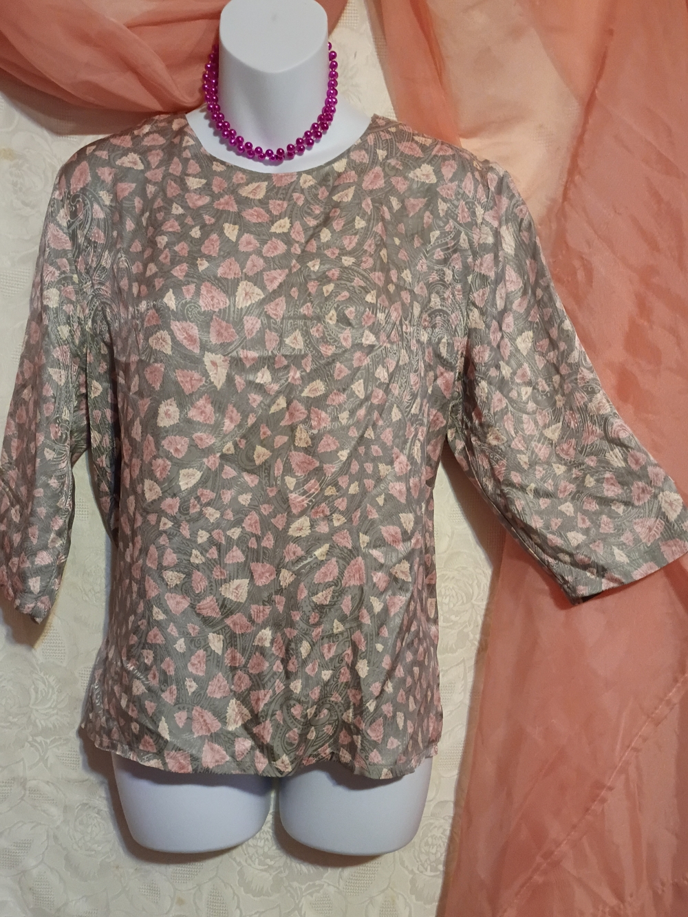 Women’s Soft Pink & Gray Patterned Blouse - Classic Crew Neck Sz M